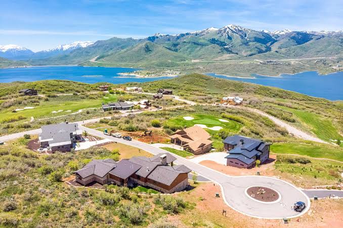 Roofing Contractor in Hideout, UT